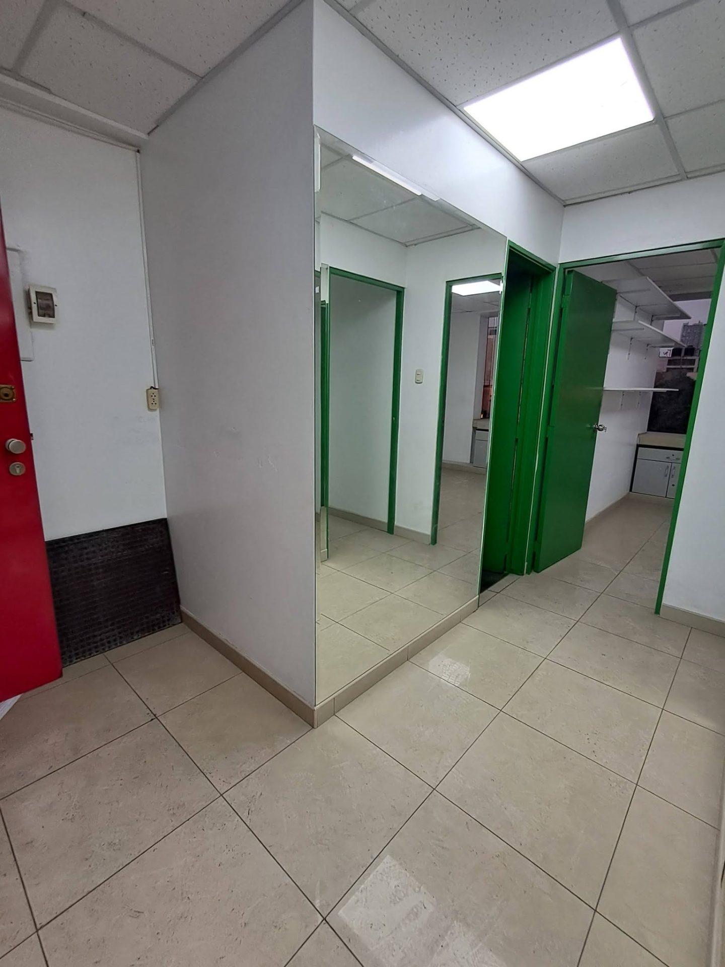 Foto de ALQUILO OFICINA/ CONSULTORIO EN LINCE.
